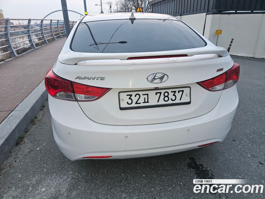 Hyundai AVANTE 2013
