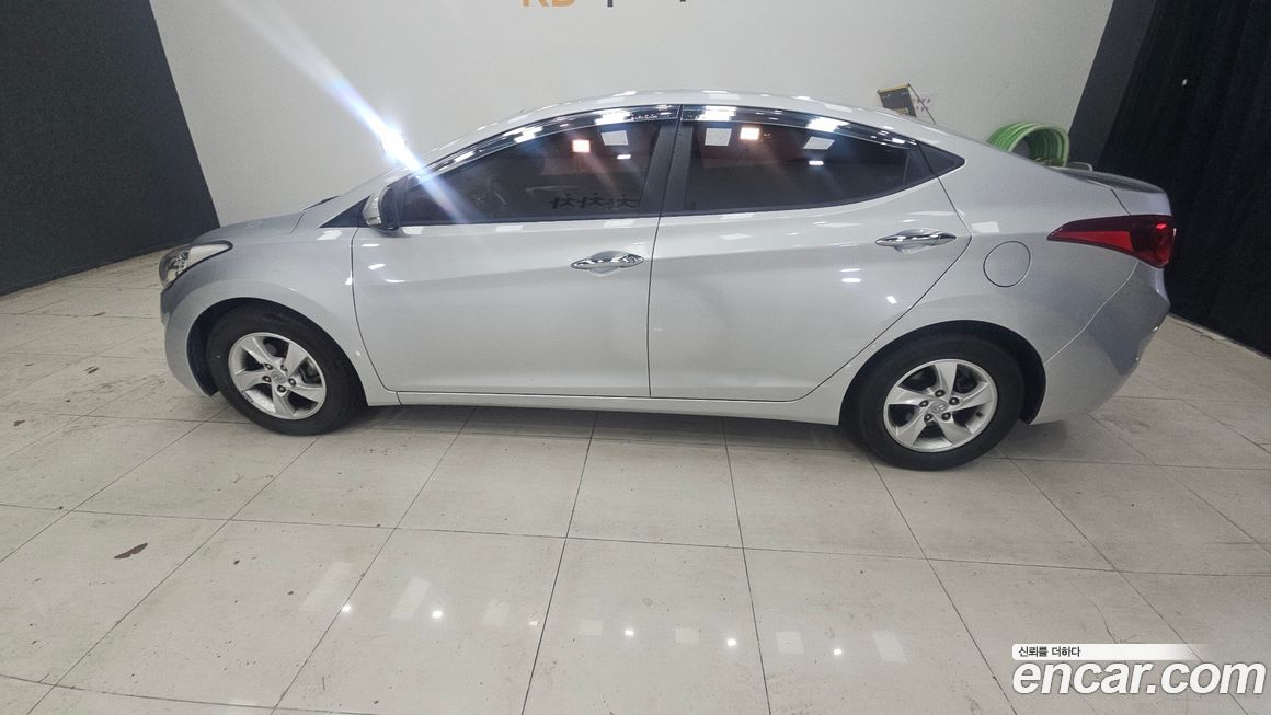 Hyundai AVANTE 2013