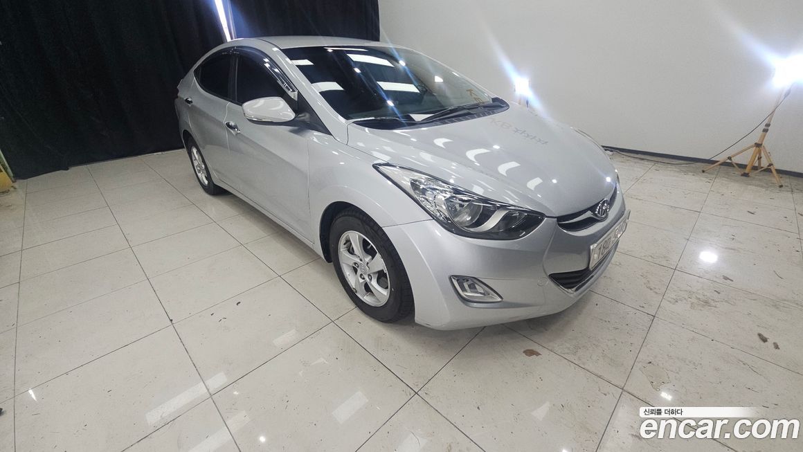 Hyundai AVANTE 2013