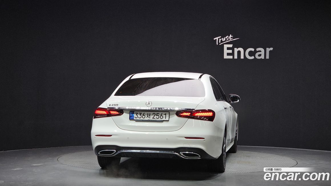 Mercedes-Benz E-Class 2023