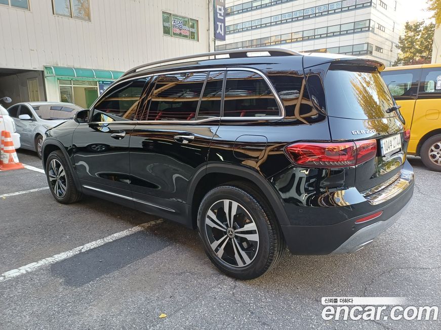 Mercedes-Benz GLB-Class 2021