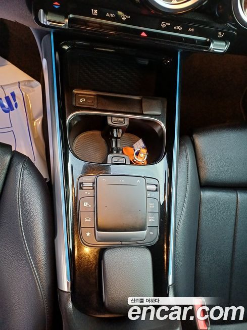 Mercedes-Benz GLB-Class 2021