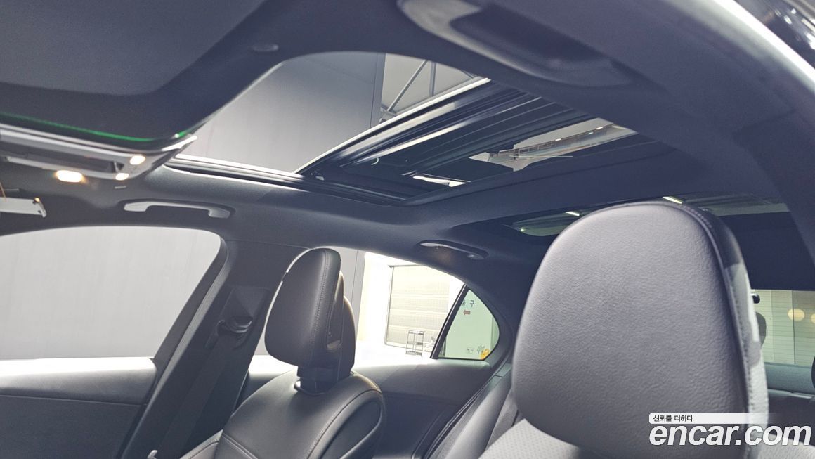 Mercedes-Benz C-Class 2024