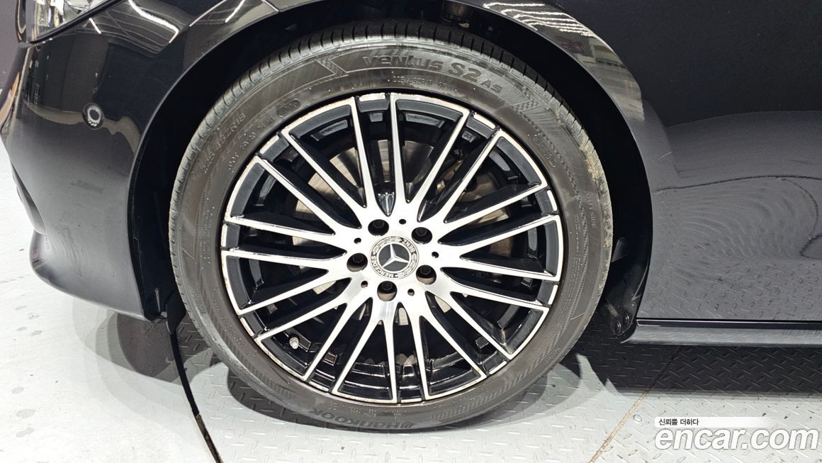 Mercedes-Benz C-Class 2024