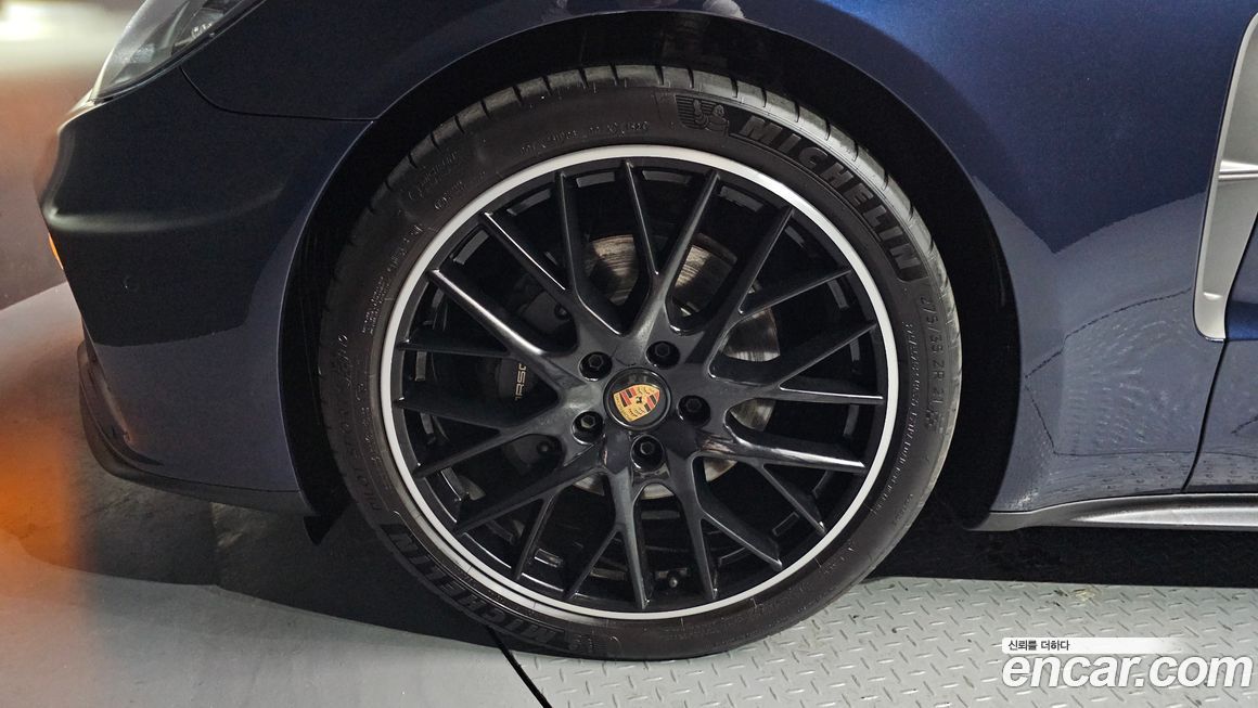 Porsche Panamera 2023