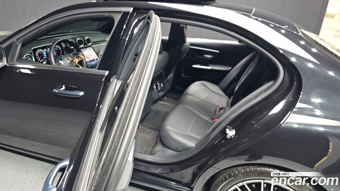 Mercedes-Benz C-Class 2024