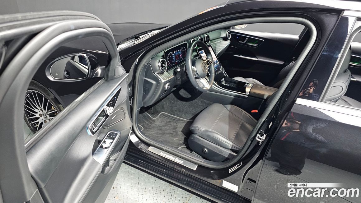 Mercedes-Benz C-Class 2024