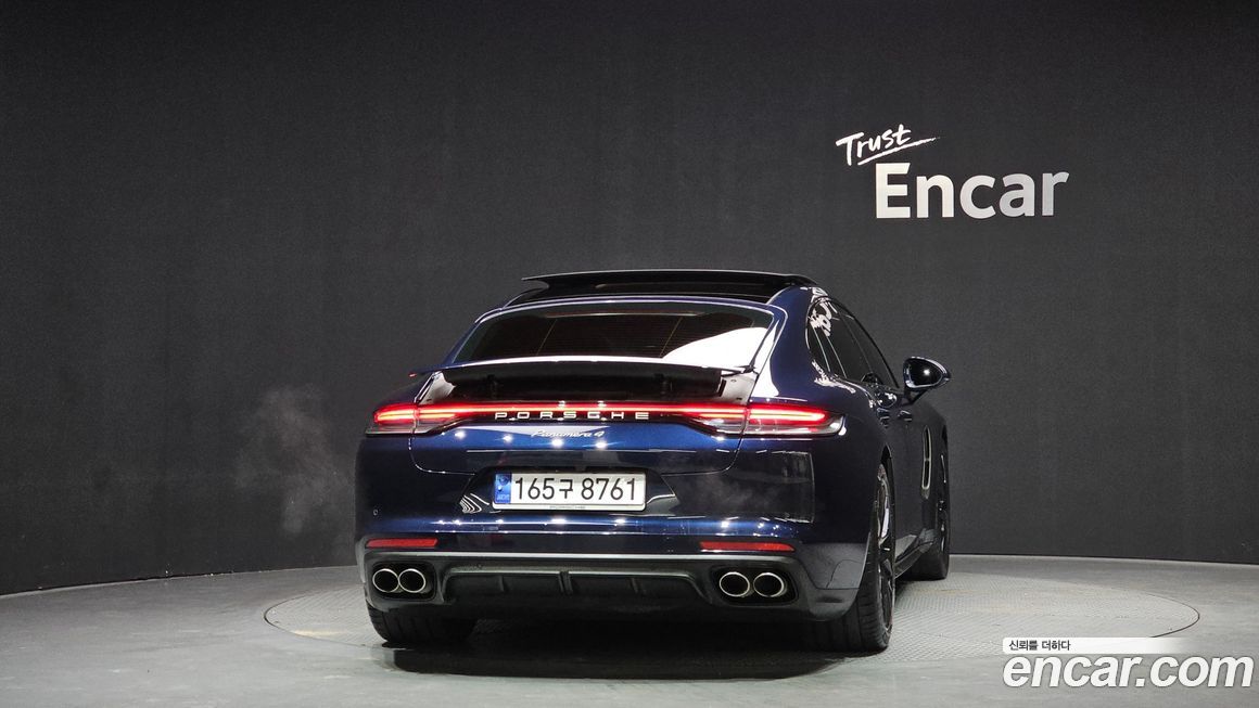 Porsche Panamera 2023
