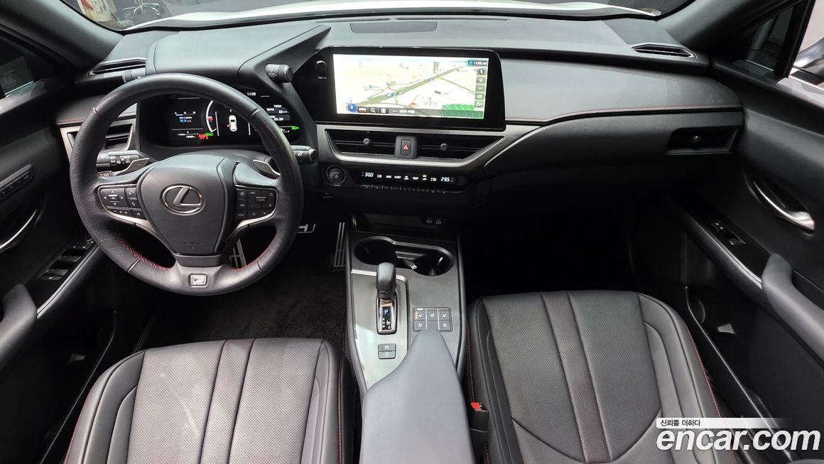 Lexus UX 2025