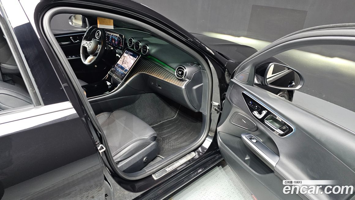 Mercedes-Benz C-Class 2024