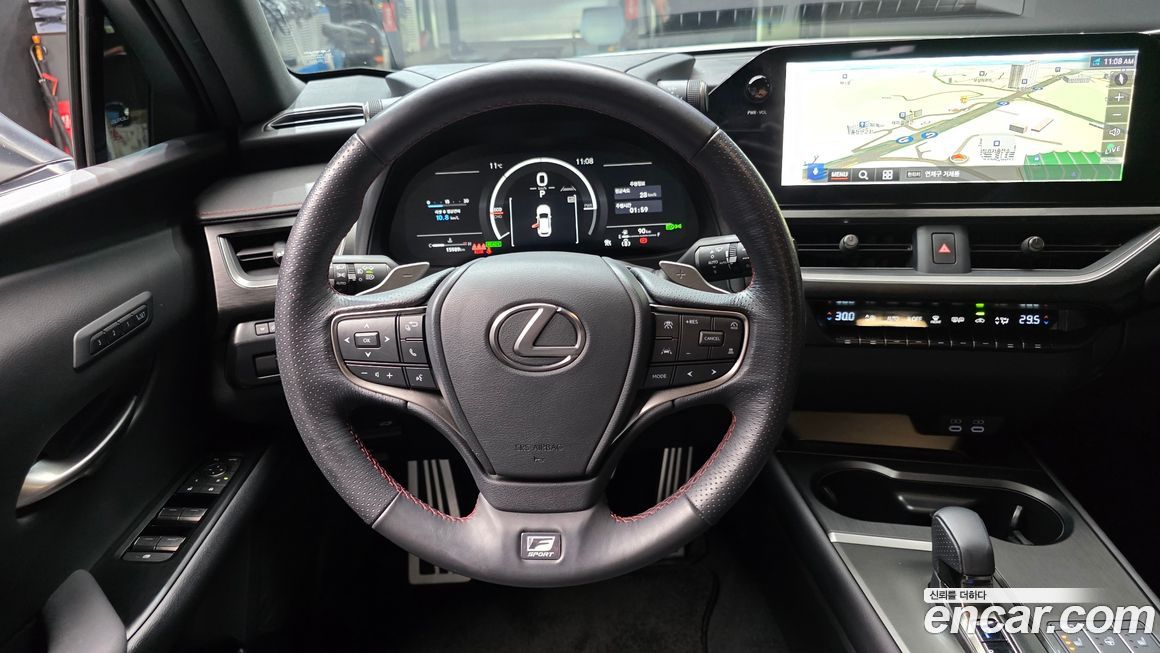 Lexus UX 2025
