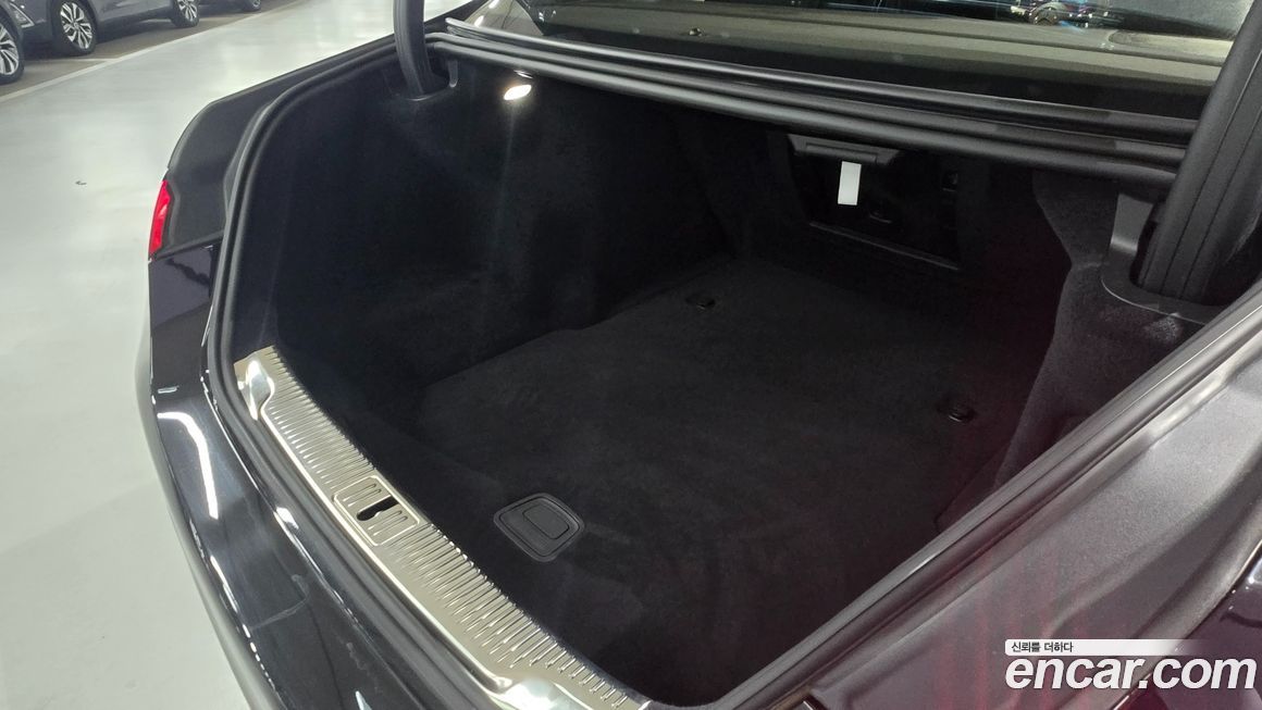 Mercedes-Benz S-Class 2025