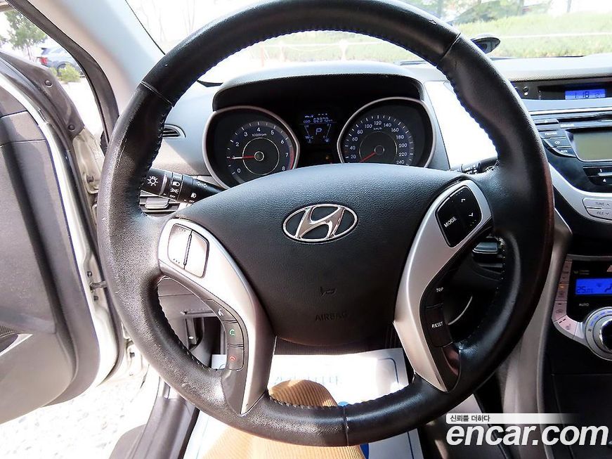 Hyundai AVANTE 2011