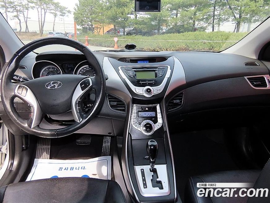 Hyundai AVANTE 2011