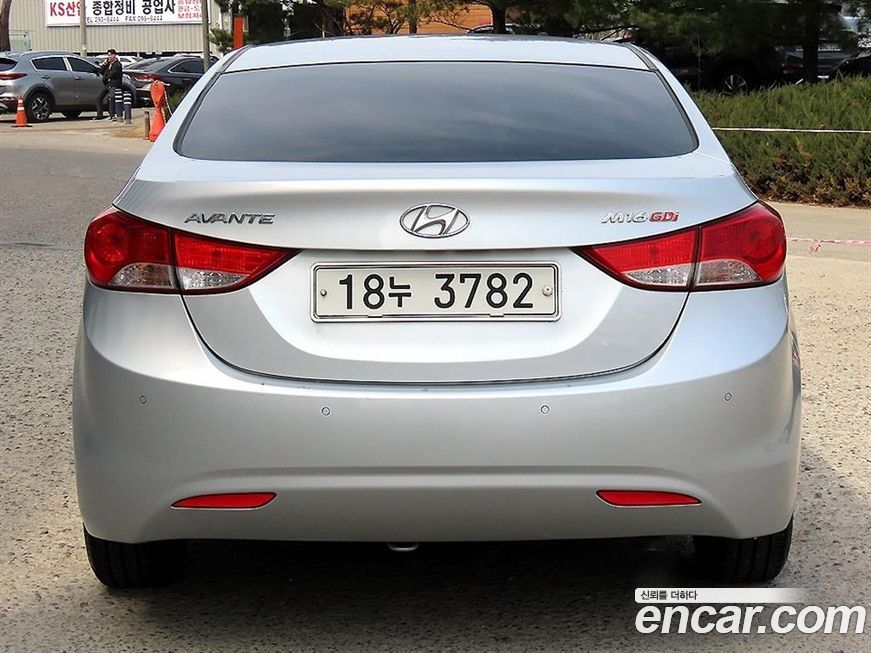 Hyundai AVANTE 2011