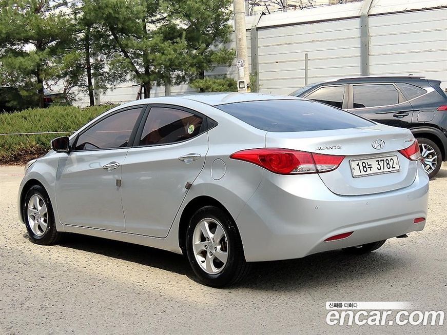 Hyundai AVANTE 2011