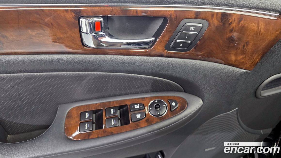 Hyundai Genesis 2010