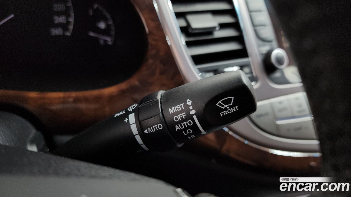 Hyundai Genesis 2011