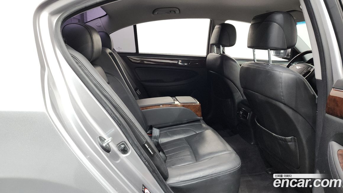 Hyundai Genesis 2011