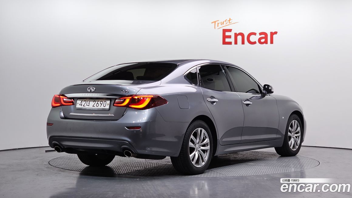 Infiniti Q70 2017