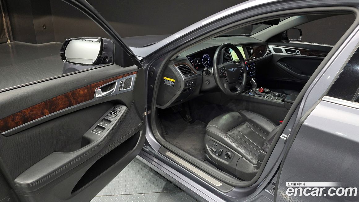 Hyundai Genesis 2016