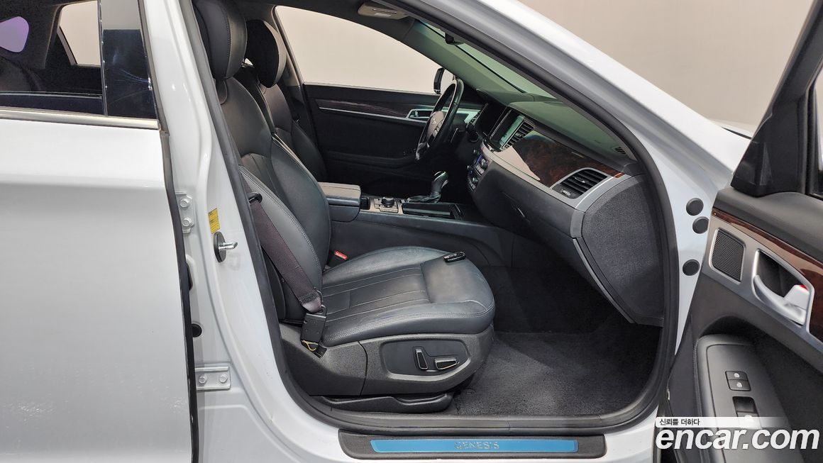 Hyundai Genesis 2016