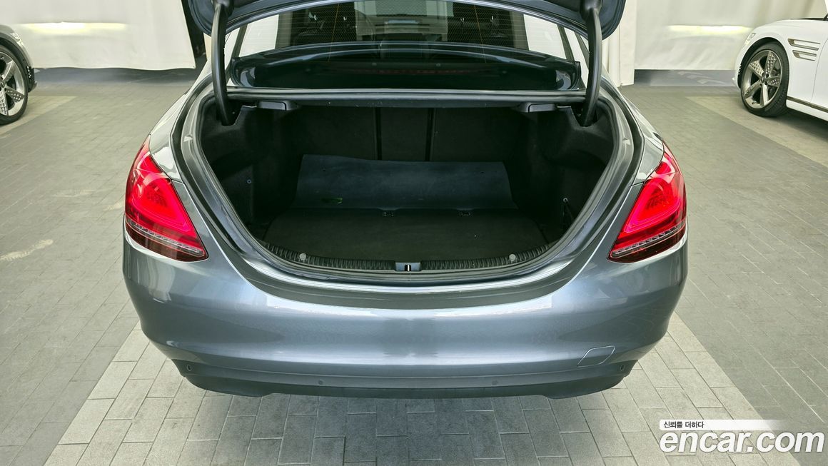 Mercedes-Benz C-Class 2020