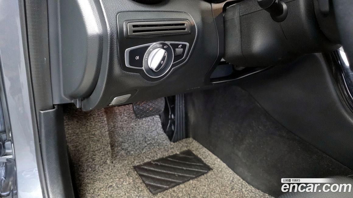 Mercedes-Benz C-Class 2020