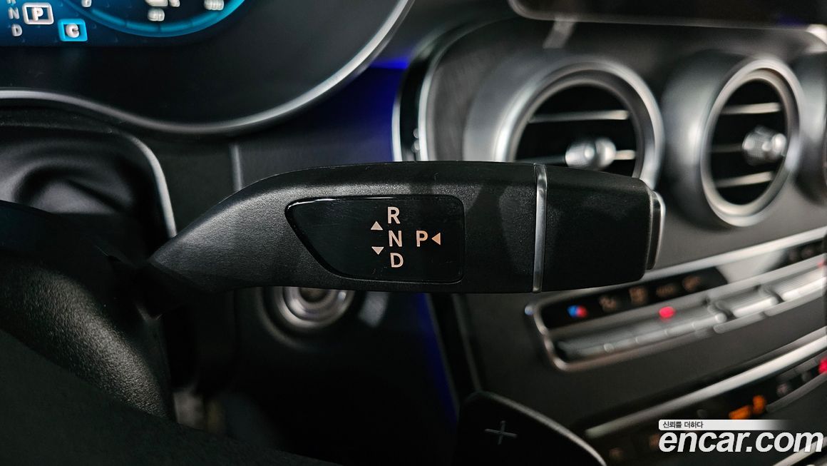 Mercedes-Benz GLC-Class 2021