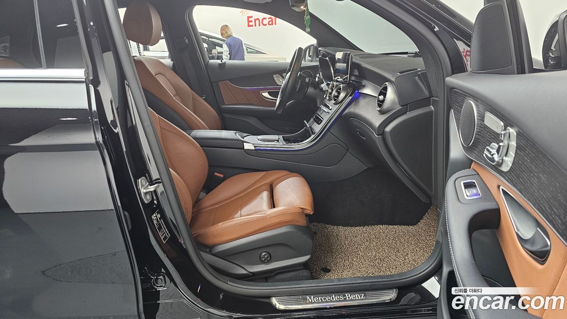 Mercedes-Benz GLC-Class 2021