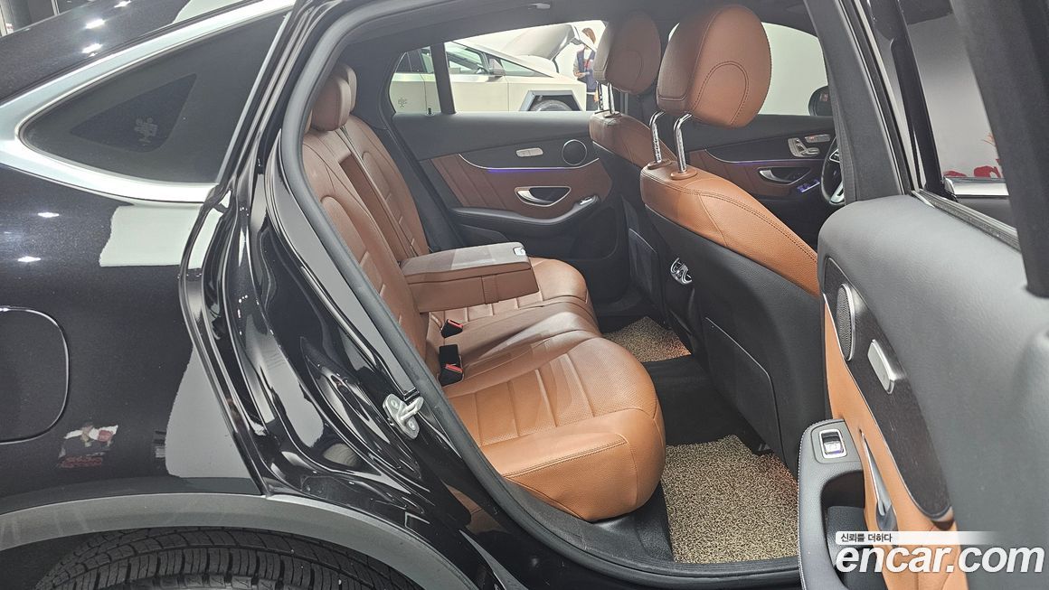 Mercedes-Benz GLC-Class 2021