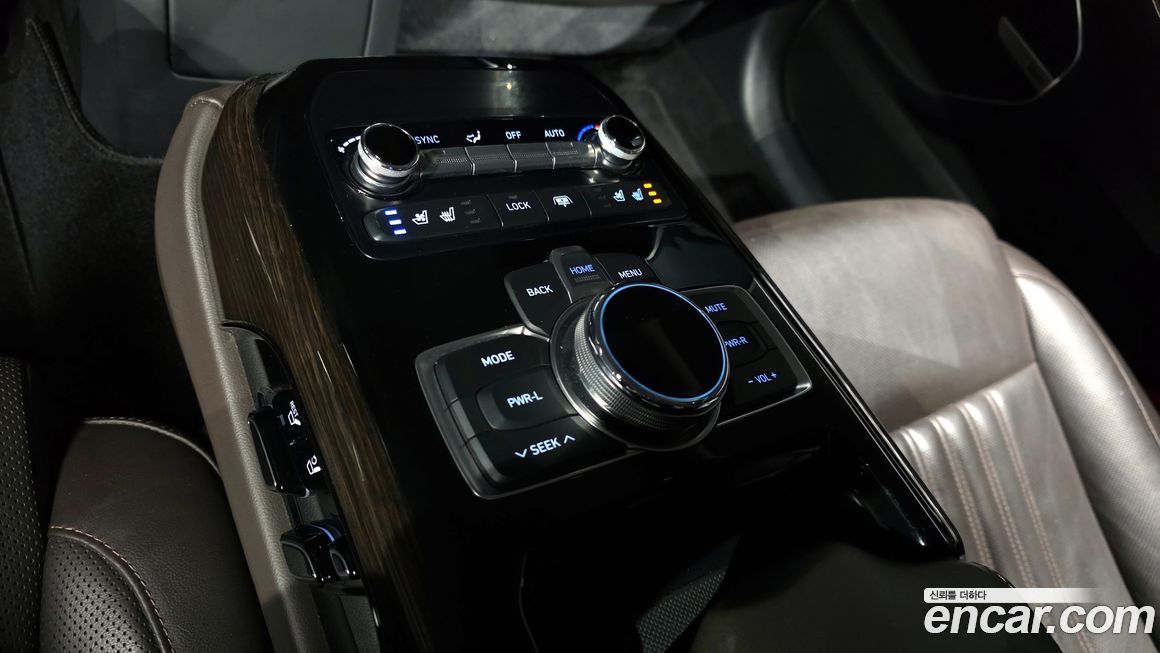 Genesis EQ900 2016