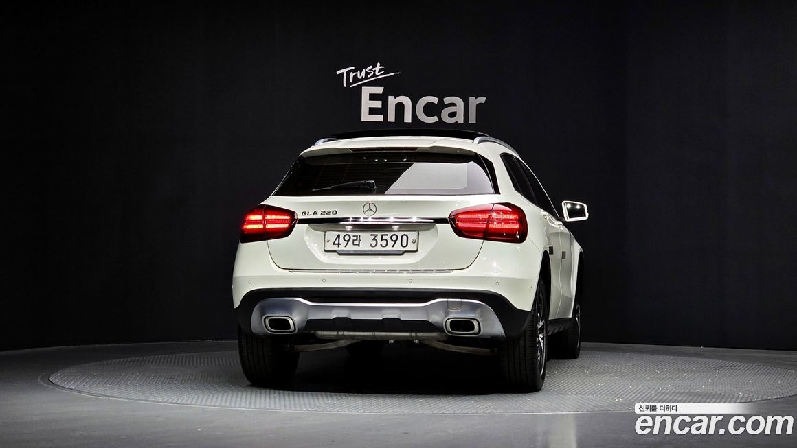 Mercedes-Benz GLA-Class 2018