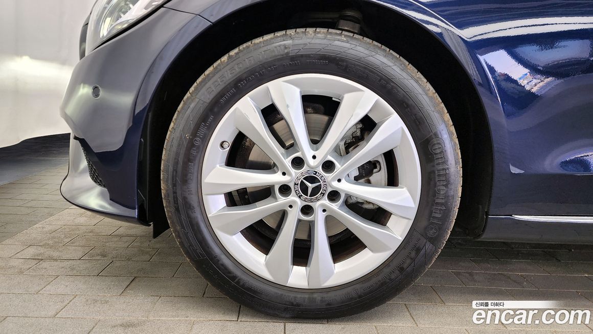 Mercedes-Benz C-Class 2019