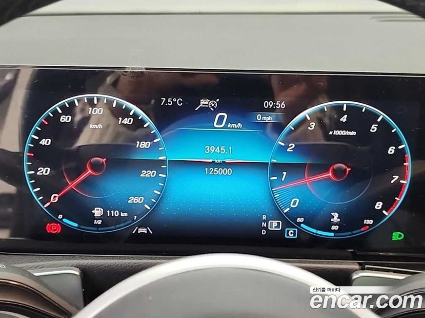 Mercedes-Benz GLB-Class 2021