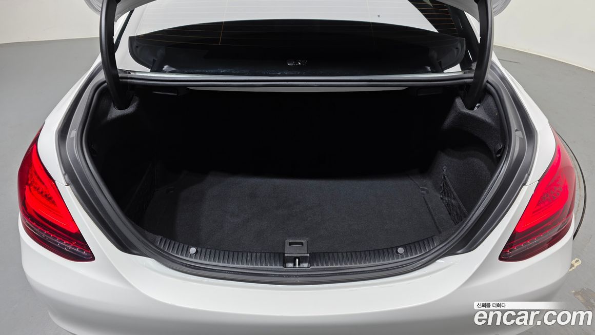 Mercedes-Benz C-Class 2020