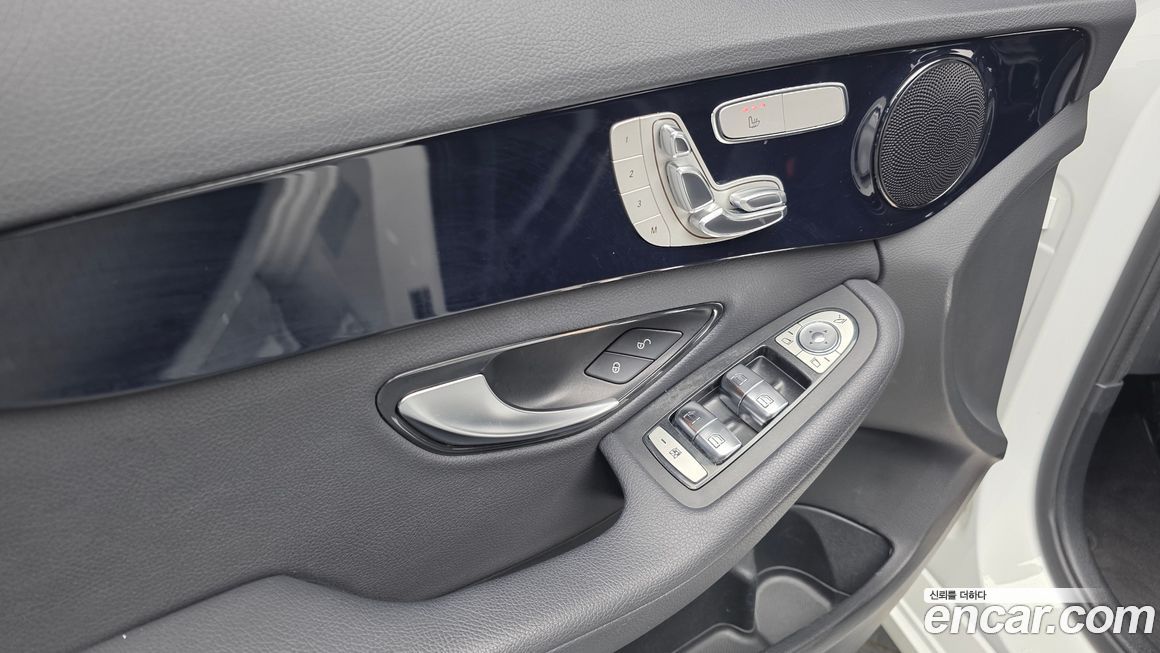 Mercedes-Benz C-Class 2020