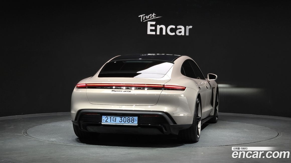 Porsche Taycan 2023