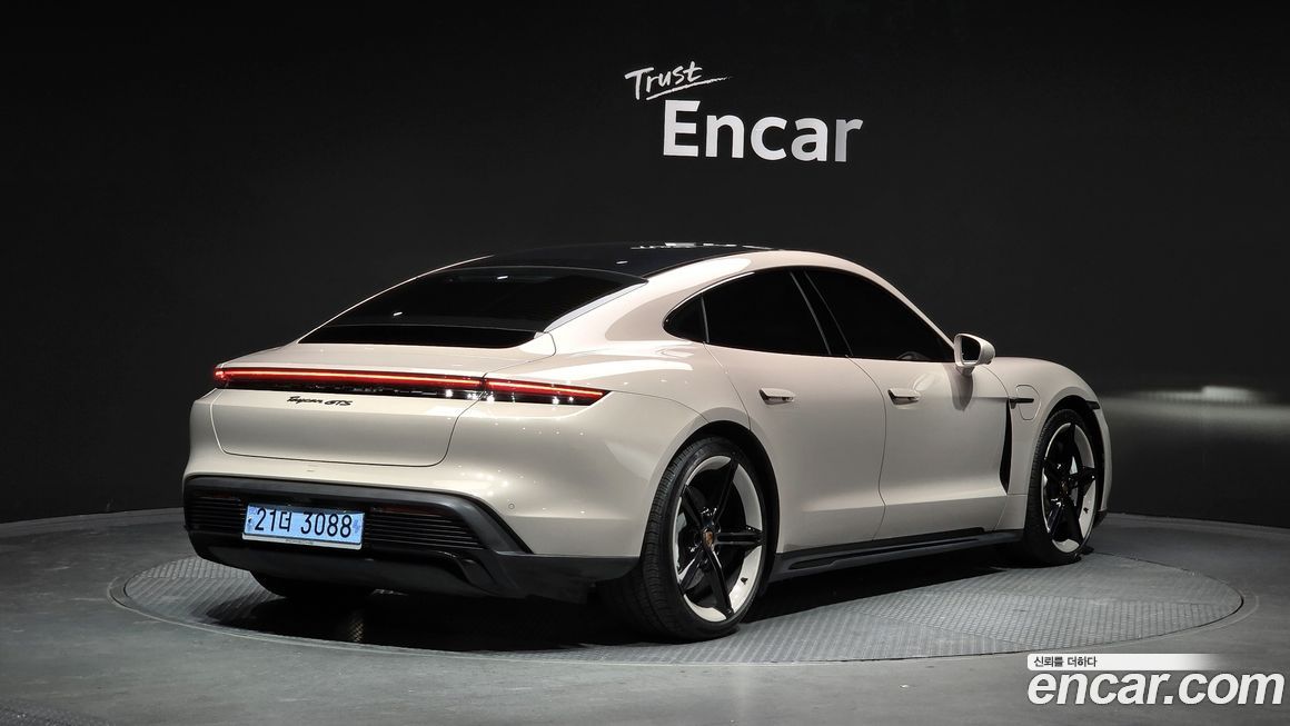 Porsche Taycan 2023