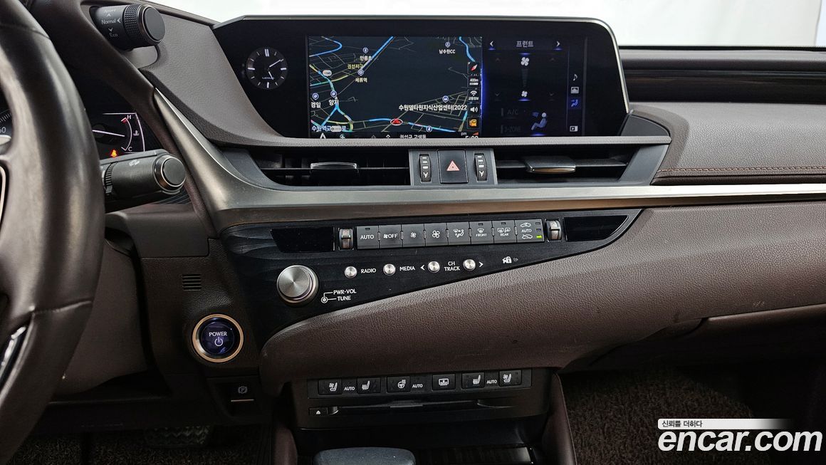 Lexus ES 2021