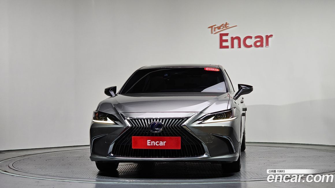 Lexus ES 2021