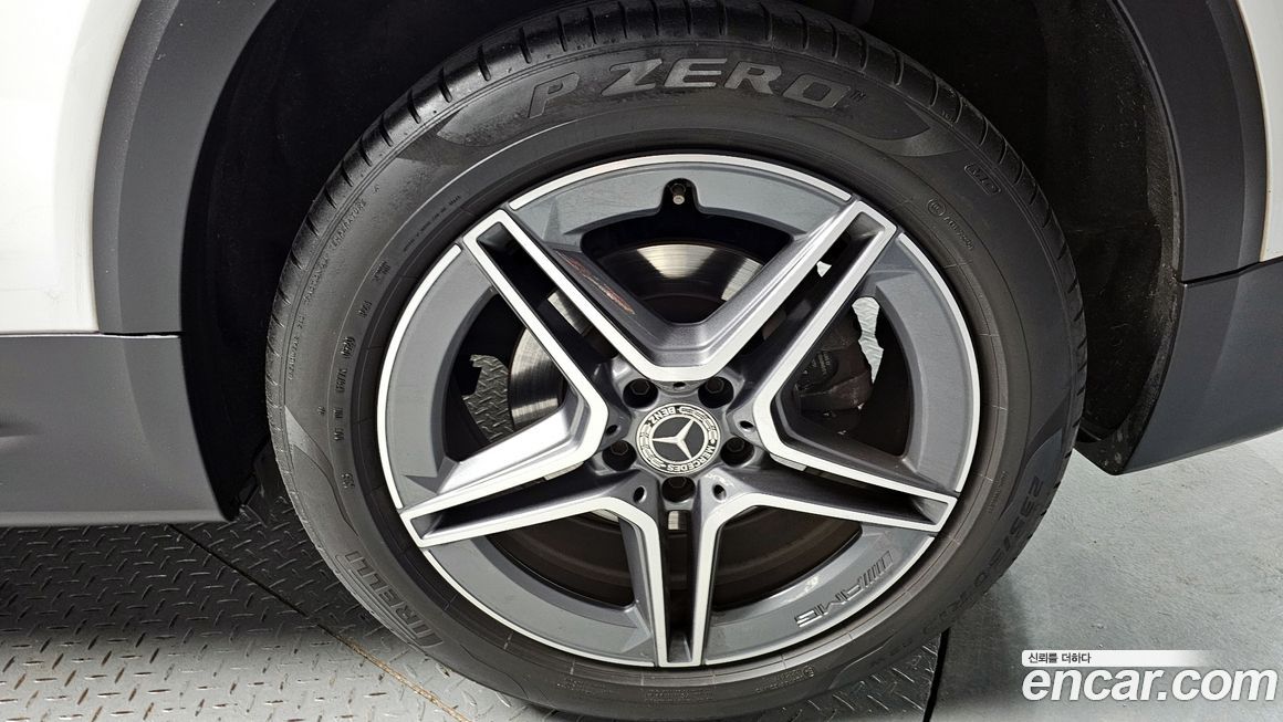 Mercedes-Benz GLB-Class 2021