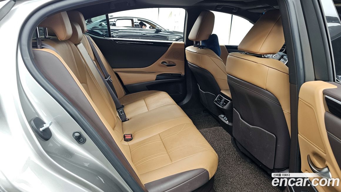 Lexus ES 2021