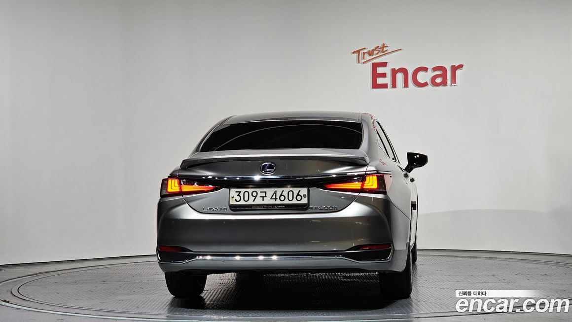 Lexus ES 2021
