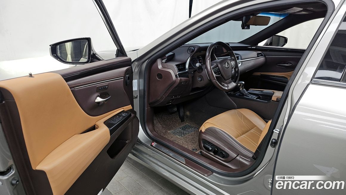 Lexus ES 2021