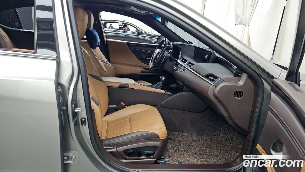 Lexus ES 2021