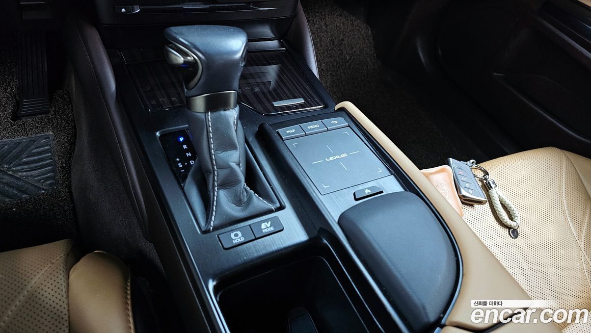 Lexus ES 2021