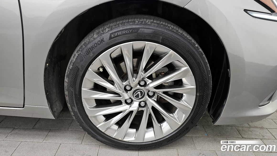 Lexus ES 2021