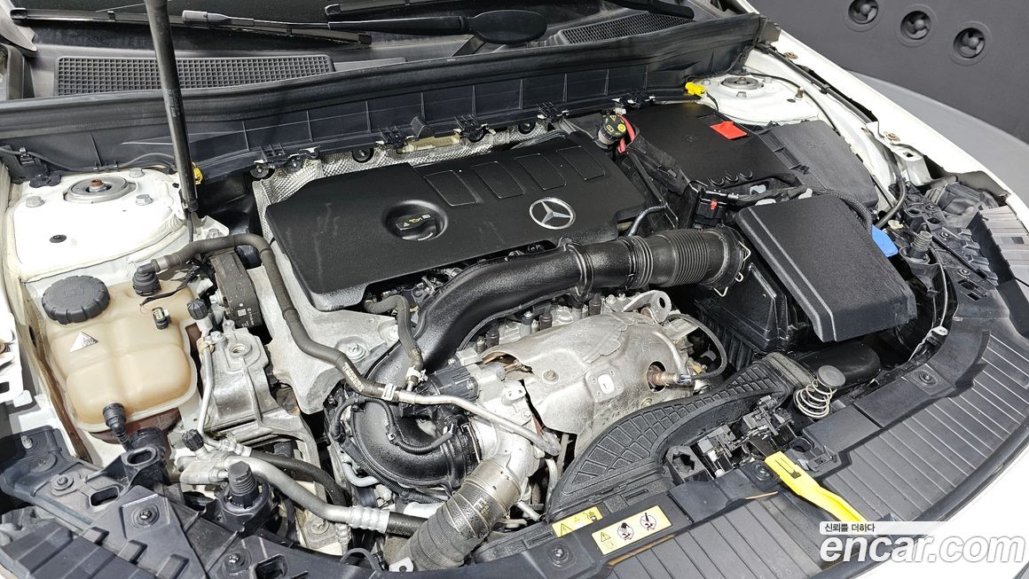 Mercedes-Benz GLB-Class 2021