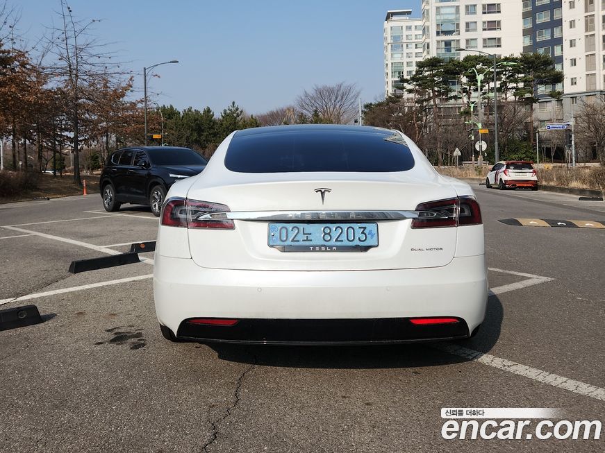 Tesla Model S 2020